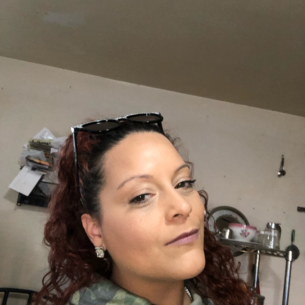 Meet your Posher, Iris